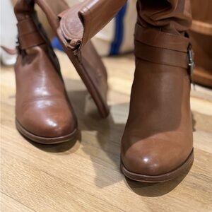 Naturalizer boots.                             Elegant Brown Leather Ankle Boots